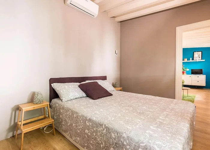 Boutique Apartment With Private Rooms And Garden Oasis